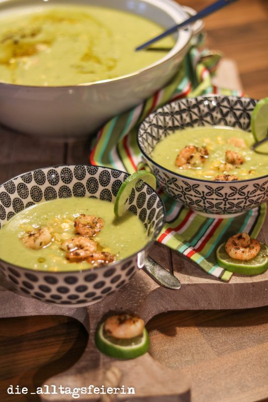 Grüne Kokossuppe mit Garnelen *Suppendienstag* - diealltagsfeierin.de