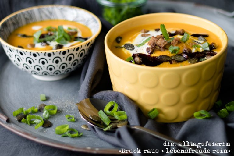 Kürbissuppe mit Zimtcroutons zum Suppendienstag - diealltagsfeierin.de