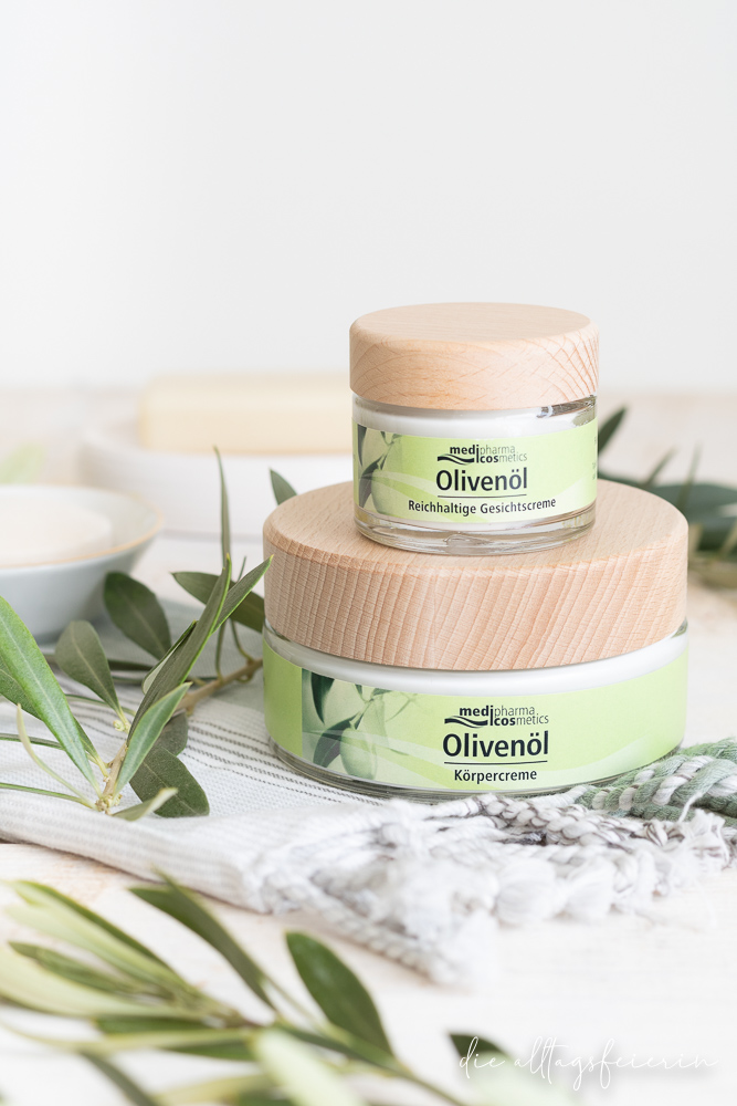 Test der nachhaltigen Olivenöl-Pflegeserie von medipharma cosmetics: festen Olivenöl-Shampoo, Olivenöl Hand- und Duschseife, Olivenöl-Körpercreme und der reichhaltigen Olivenöl-Gesichtscreme