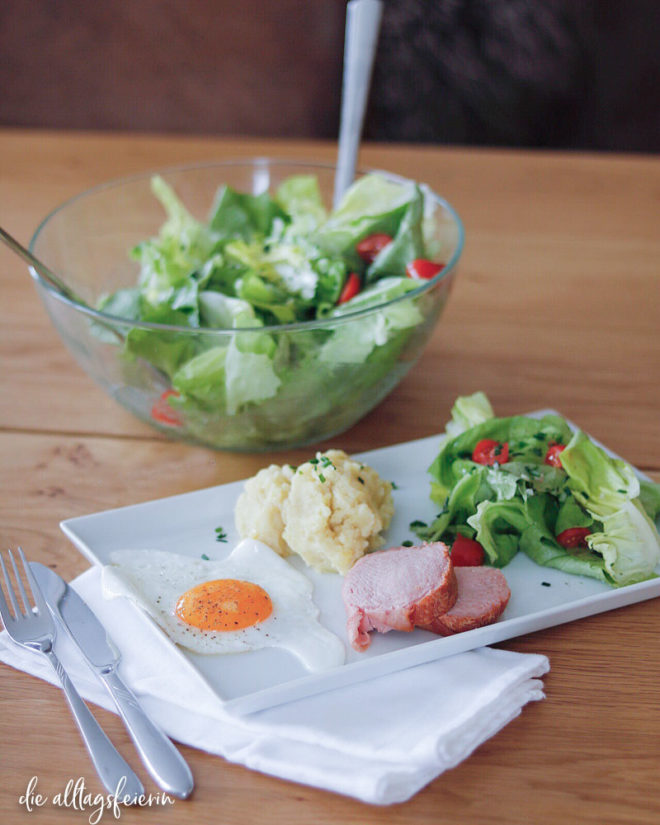 Essenplan No 20-21, Leberkäse mit Spiegelei, Kartoffelpüree und Salat