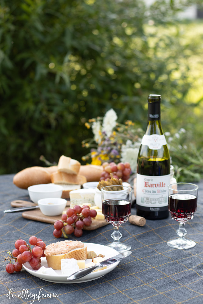 Picknick mit Côtes du Rhône Wein, Barville Rotwein vorgestellt auf diealltagsfeierin.de