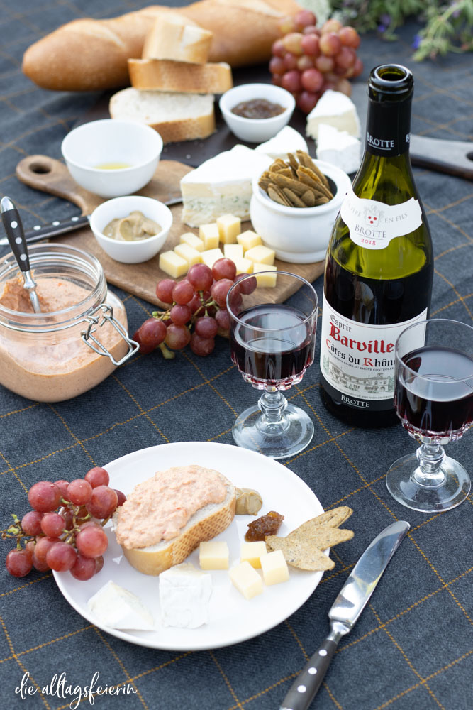 Picknick mit Côtes du Rhône Wein, Barville Rotwein vorgestellt auf diealltagsfeierin.de