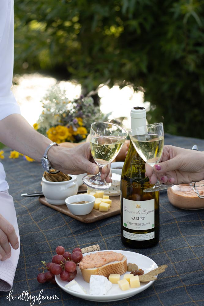 Picknick mit Côtes du Rhône Wein, Sablet Weißwein vorgestellt auf diealltagsfeierin.de