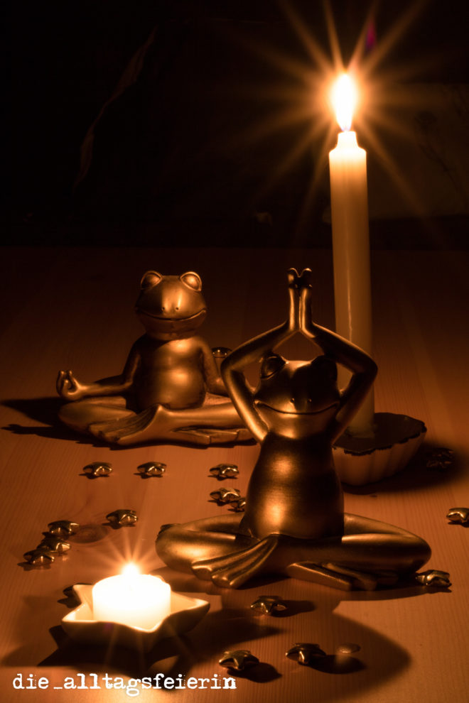 yogafrösche mit Lichtspiel, Lieblingsleben, Meditation