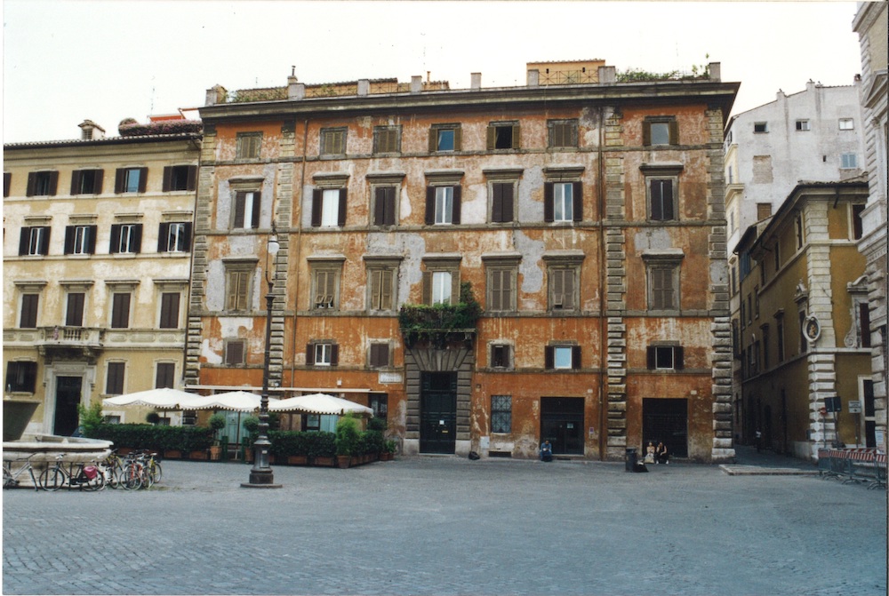 Typische piazza in Rom