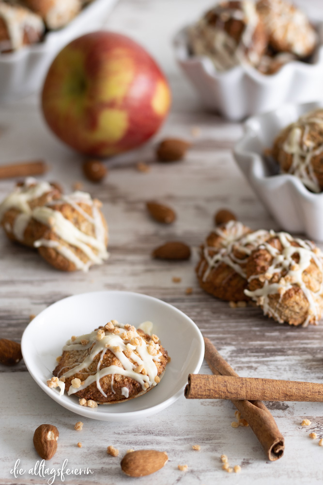 Rezept für Apfel-Kekse mit Mandeln und Zimt, eine einfache Leckerei für das ganze Jahr 