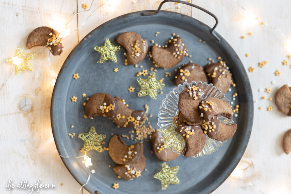 Mondscheinerl - in der Weihnachtsbäckerei No. 20. Nussnougat Monde mit Schokolade