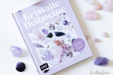 Rezension Kristalle und Heilsteine, Rituale für die Seele, Nora von Schenckendorff, EMF Verlag, diealltagsfeierin.de